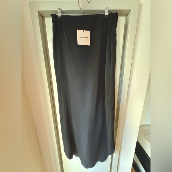 Superdown Arielle Slit Maxi Skirt in Black NWT - Picture 5 of 5